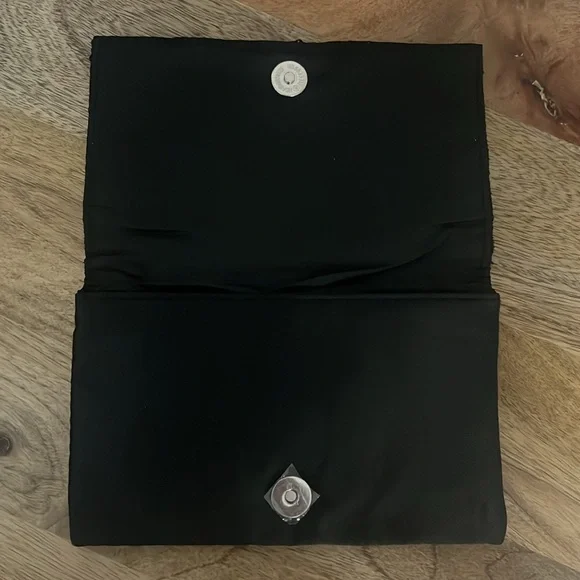 AMBER SCEATS STELLA CRYSTAL BAG! 
5.5” x 7.5” x 7” NWOT! - Picture 4 of 8